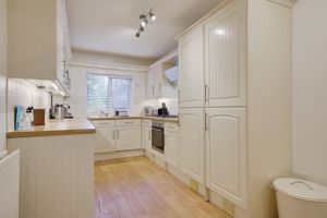 Kitchen/Breakfast Room- click for photo gallery